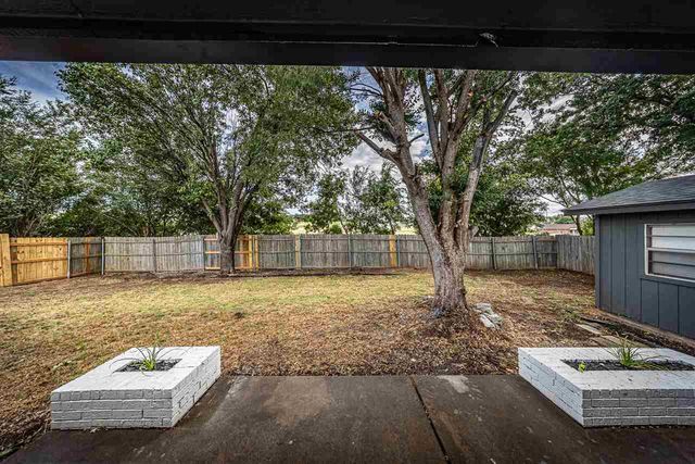 3815 SE Camelot Dr, Lawton, OK 73501