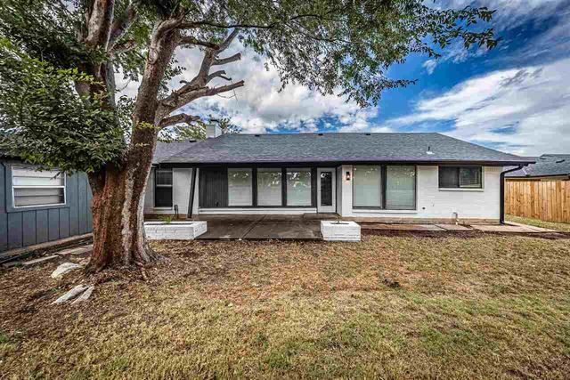 3815 SE Camelot Dr, Lawton, OK 73501