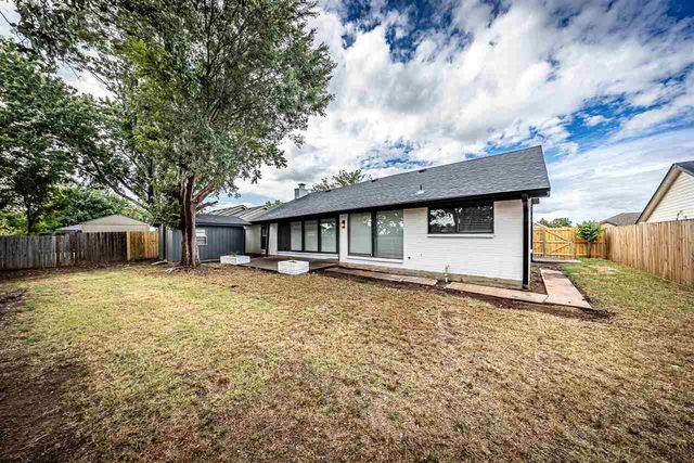3815 SE Camelot Dr, Lawton, OK 73501