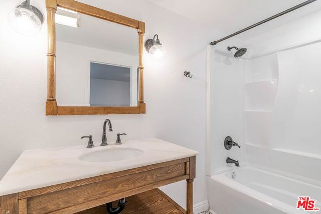 5630 Craner Avenue, North Hollywood, CA 91601