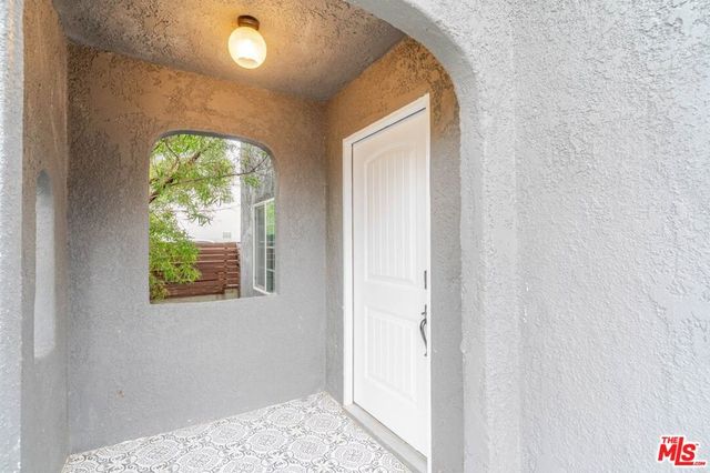 5630 Craner Avenue, North Hollywood, CA 91601