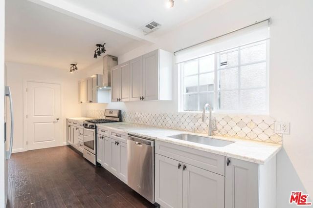 5630 Craner Avenue, North Hollywood, CA 91601