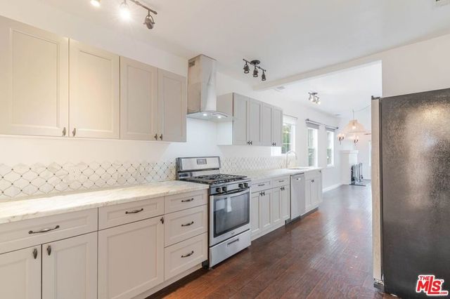 5630 Craner Avenue, North Hollywood, CA 91601