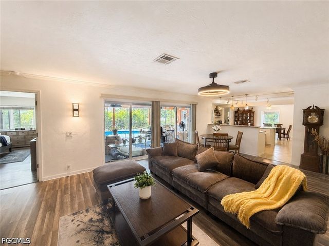 1631 SE 20th ST, Cape Coral, FL 33990