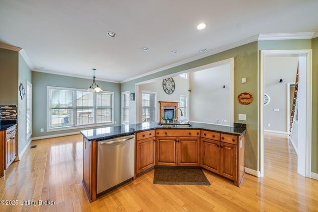 12306 Pinehurst Ct, Sellersburg, IN 47172