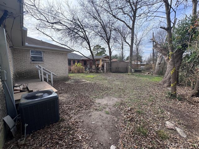 811 Manhattan Drive, Dallas, TX 75217