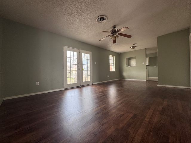 811 Manhattan Drive, Dallas, TX 75217