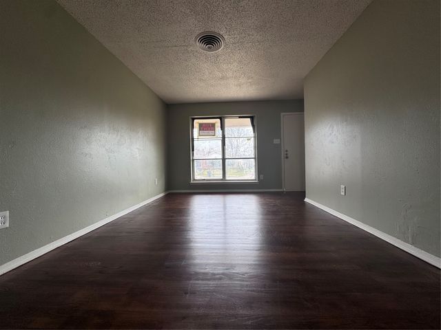 811 Manhattan Drive, Dallas, TX 75217