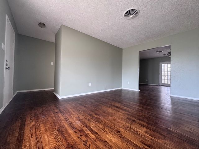 811 Manhattan Drive, Dallas, TX 75217