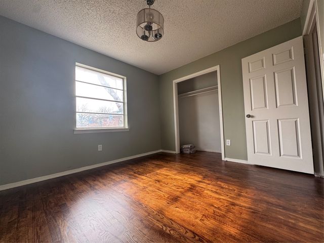 811 Manhattan Drive, Dallas, TX 75217