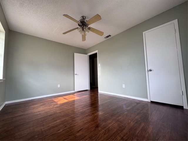 811 Manhattan Drive, Dallas, TX 75217