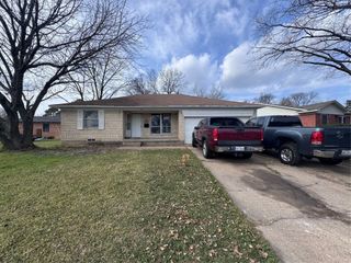 811 Manhattan Drive, Dallas, TX 75217