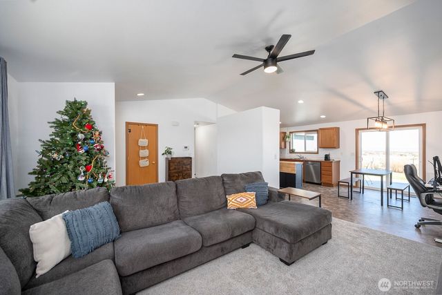 980 L Street SE, Ephrata, WA 98823