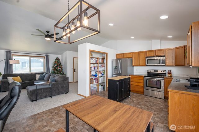 980 L Street SE, Ephrata, WA 98823