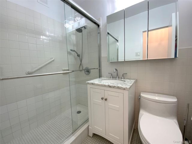 27010 Grand Central Parkway 3R, Floral Park, NY 11005