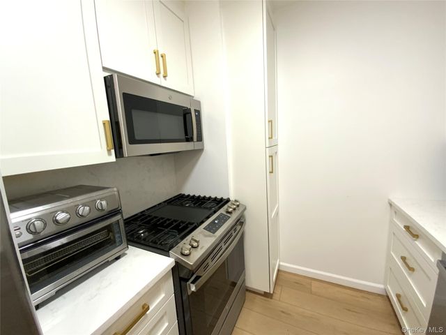 27010 Grand Central Parkway 3R, Floral Park, NY 11005