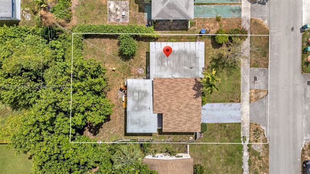 835 NW 84th St, Miami, FL 33150