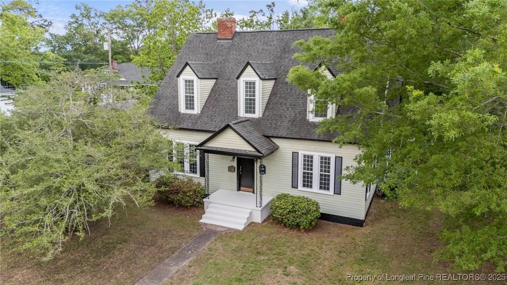 301 W Central Street, Maxton, NC 28364 — exterior