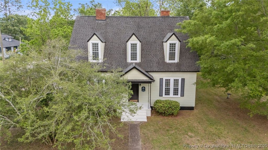 301 W Central Street, Maxton, NC 28364 — photo 2