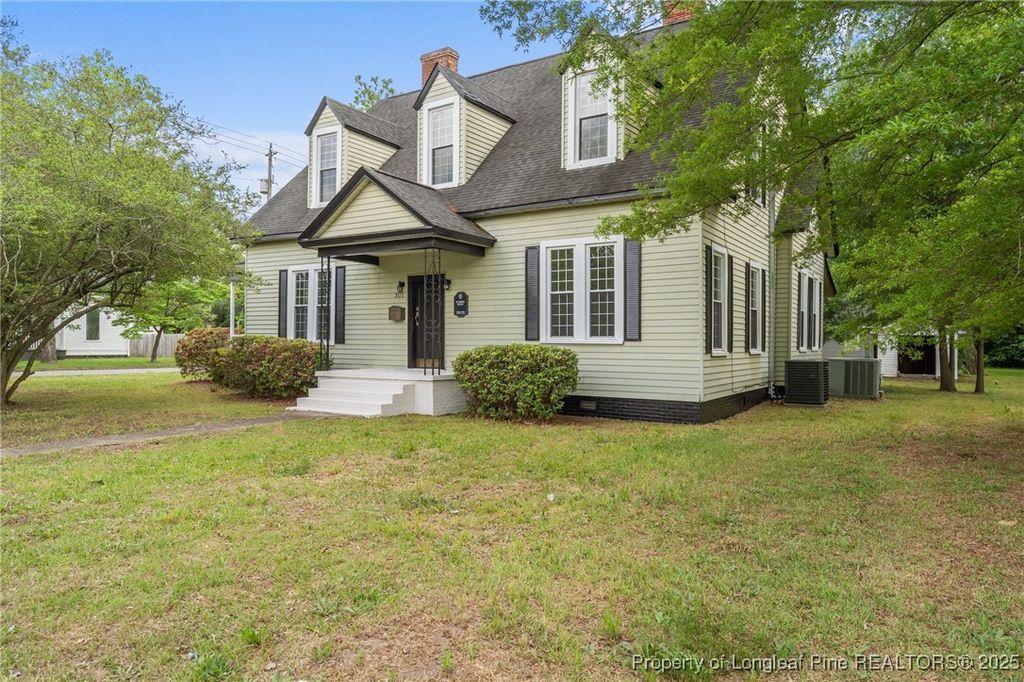 301 W Central Street, Maxton, NC 28364 — photo 37