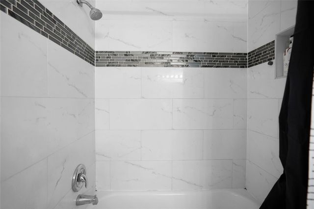 1833 Glenwild Drive, Missouri City, TX 77489