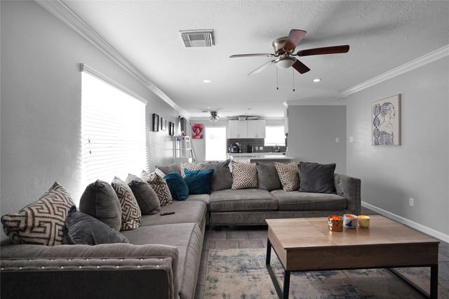 1833 Glenwild Drive, Missouri City, TX 77489