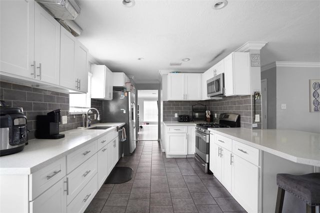 1833 Glenwild Drive, Missouri City, TX 77489