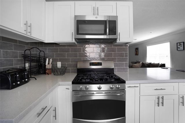 1833 Glenwild Drive, Missouri City, TX 77489