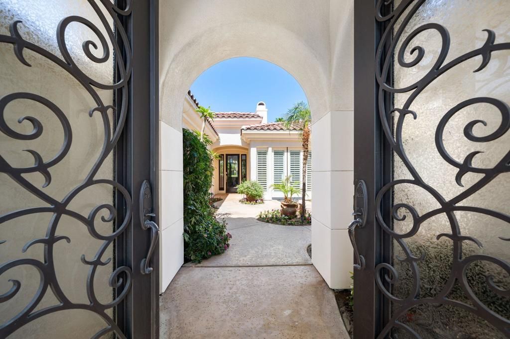 Image 7 of property listing at 56063 Winged Foot, La Quinta, CA 92253