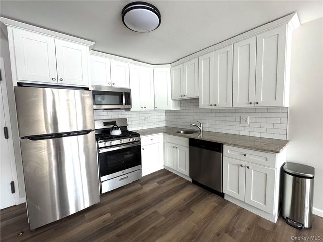 213 Lake Avenue, Saint James, NY 11780