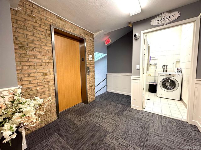 213 Lake Avenue, Saint James, NY 11780