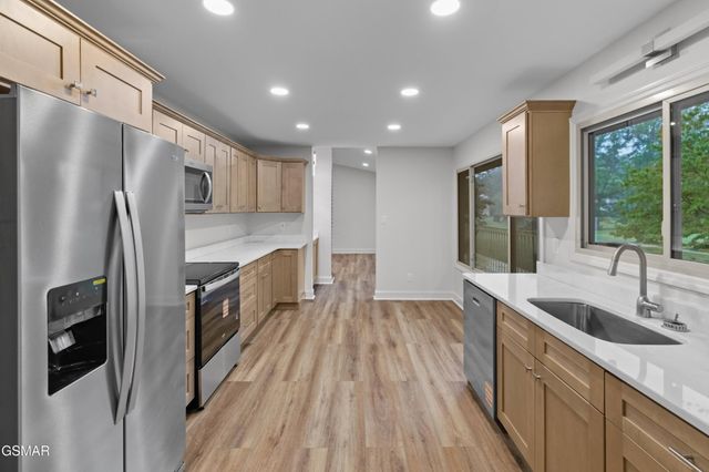 3320 Hazelwood Court, Baneberry, TN 37890