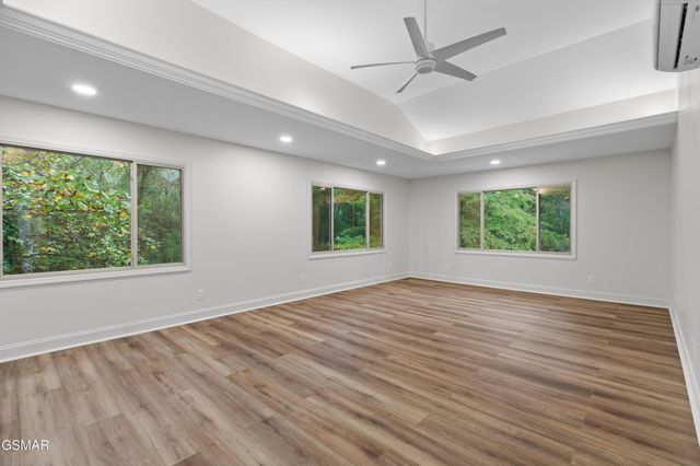3320 Hazelwood Court, Baneberry, TN 37890