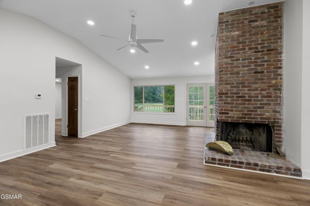 3320 Hazelwood Court, Baneberry, TN 37890