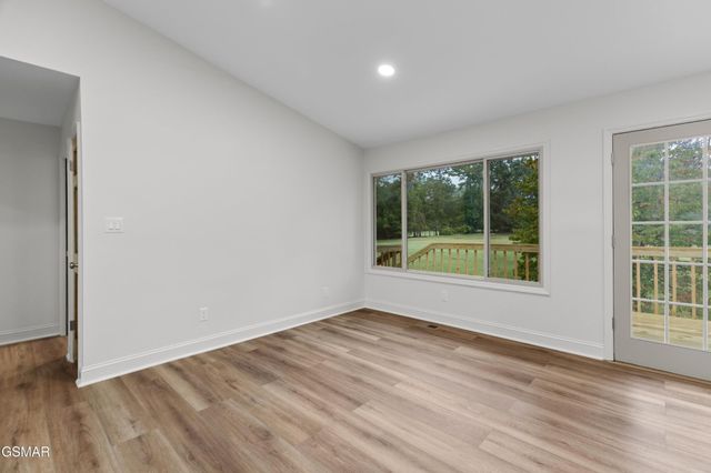 3320 Hazelwood Court, Baneberry, TN 37890