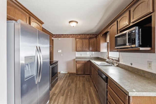 928 S Doreen St, Wichita, KS 67207