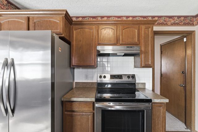 928 S Doreen St, Wichita, KS 67207