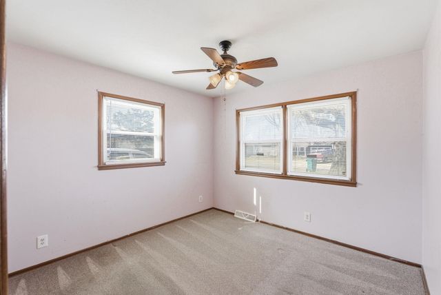 928 S Doreen St, Wichita, KS 67207