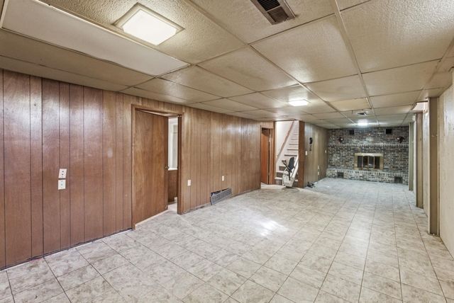 928 S Doreen St, Wichita, KS 67207