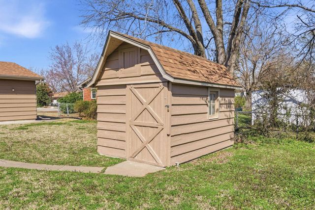 928 S Doreen St, Wichita, KS 67207