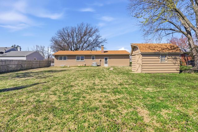 928 S Doreen St, Wichita, KS 67207