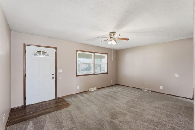 928 S Doreen St, Wichita, KS 67207