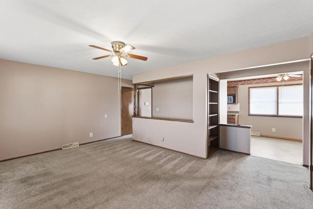 928 S Doreen St, Wichita, KS 67207