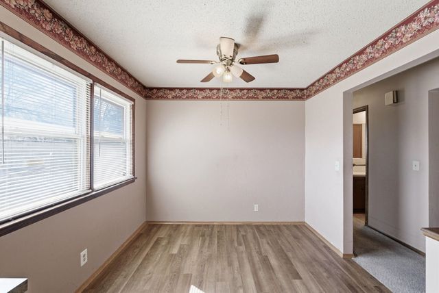 928 S Doreen St, Wichita, KS 67207