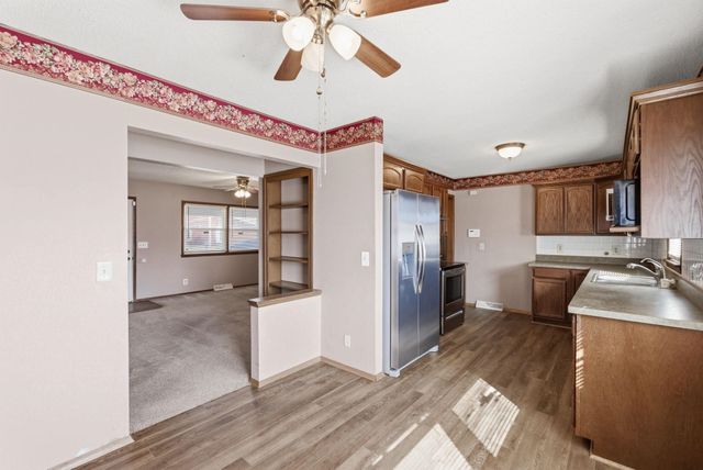 928 S Doreen St, Wichita, KS 67207