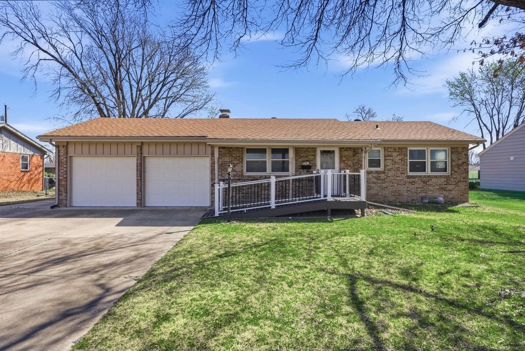 928 S Doreen St, Wichita, KS 67207