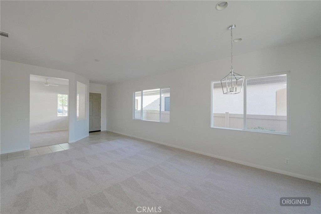 Image 10 of property listing at 19466 Crystal Springs, Apple Valley, CA 92308