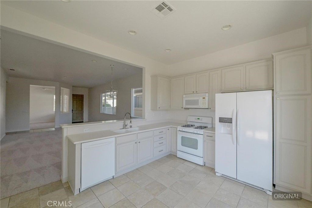 Image 14 of property listing at 19466 Crystal Springs, Apple Valley, CA 92308