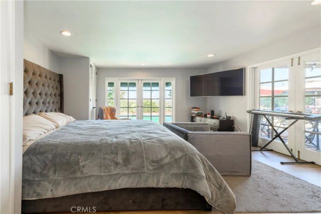 3633 Willowcrest Avenue, Studio City, CA 91604