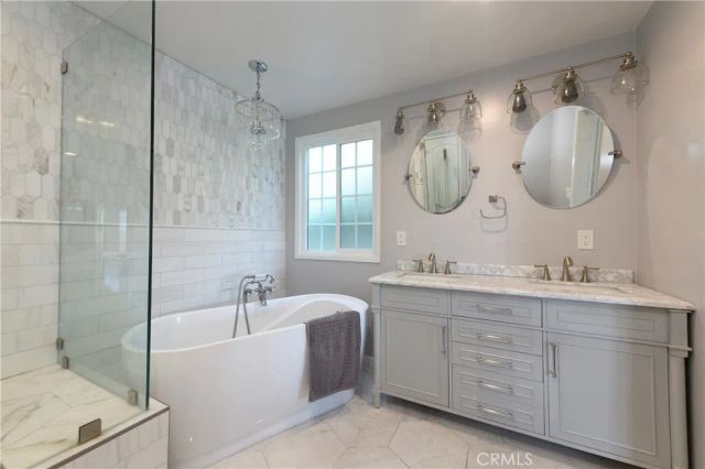 3633 Willowcrest Avenue, Studio City, CA 91604